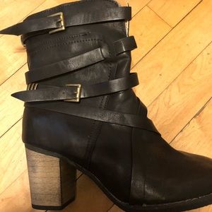 Women's boots size 8